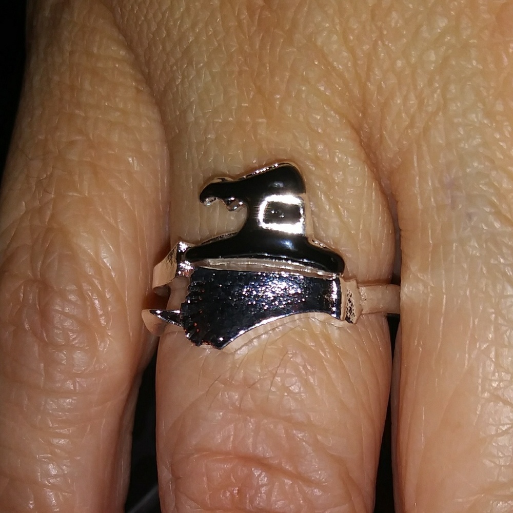 Witch ring🎃👻 - Picture 2 of 4